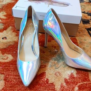 NWT Jessica Simpson Iridescent Silver Pumps